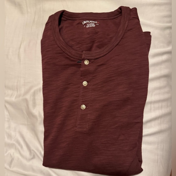 Untuckit Mens Red Yannick 3-Button Long - Picture 2 of 2